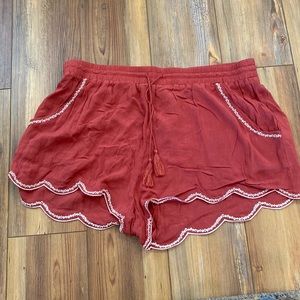 XL Aeropostale light weight shorts with scalloped edges and pockets.